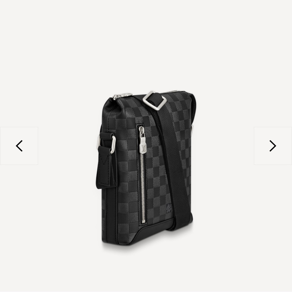 Louis Vuitton Discovery Messenger BB Like New